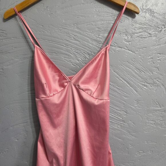 Fashion Nova Women's Pink with Feather Trim on Bottom Intimate Sleepwear size M - Picture 2 of 6